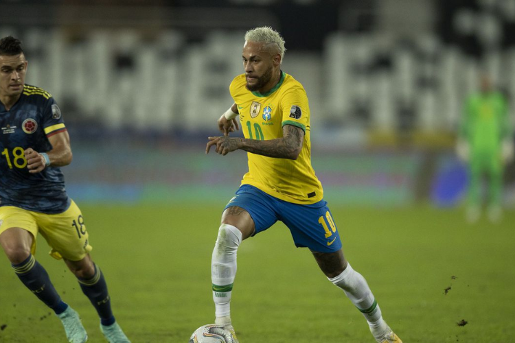 Neymar sente coxa esquerda durante treino e no enfrenta Argentina